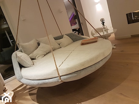 Aranżacje wnętrz - Salon: Bujana sofa - Meble Siudy. Przeglądaj, dodawaj i zapisuj najlepsze zdjęcia, pomysły i inspiracje designerskie. W bazie mamy już prawie milion fotografii!