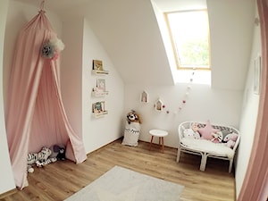 Pokój dziecięcy - Średni biały pokój dziecka dla dziecka dla dziewczynki, styl skandynawski - zdjęcie od Tatiana84