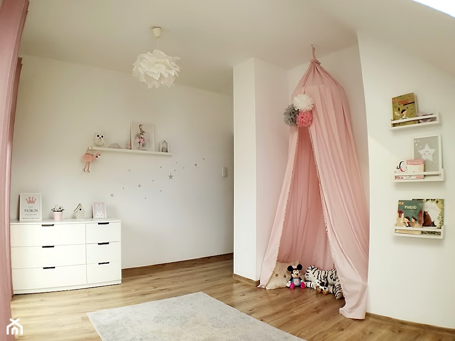 Pokój dziecięcy - Duży biały pokój dziecka dla dziecka dla dziewczynki, styl skandynawski - zdjęcie od Tatiana84