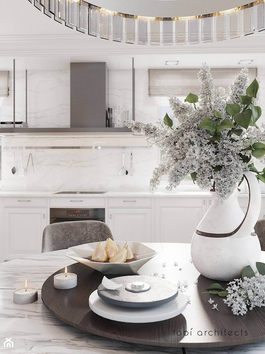 CHERRY MOOD - Średnia zamknięta z kamiennym blatem biała z zabudowaną lodówką kuchnia jednorzędowa z marmurem nad blatem kuchennym, styl tradycyjny - zdjęcie od Tobi Architects