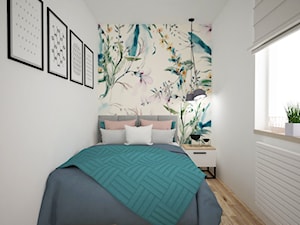Stonowana sypialnia z kwiecistą tapetą. - zdjęcie od FLAMINGO DESIGN