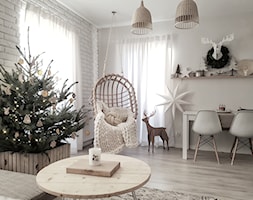 Świątecznie z Oliv. - Mały biały salon z jadalnią, styl skandynawski - zdjęcie od oliv.home - Homebook