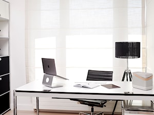 SHOWROOM OCHOTA - Małe białe biuro, styl minimalistyczny - zdjęcie od RuSE