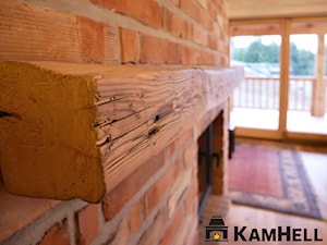 Kominek z cegły w domu z bali drewnianych - zdjęcie od KamHell ll salon firmowy Kratki ll Kominki Ustroń ll Wisła ll Skoczów