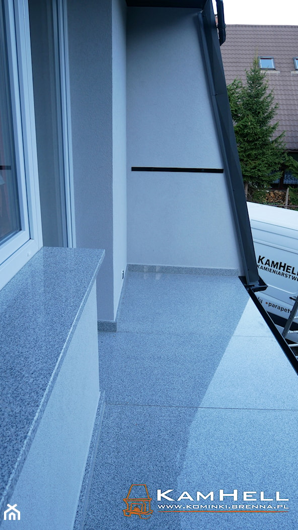 balkon z granitu - zdjęcie od KamHell ll salon firmowy Kratki - Homebook