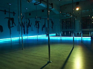 Pole Dance Institiute _ Wrocław - Wnętrza publiczne, styl minimalistyczny - zdjęcie od Klapińska ARCHITEKTURA WNĘTRZ