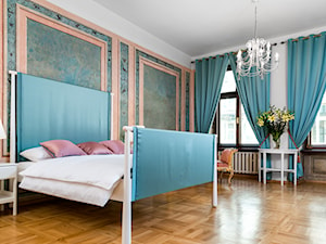 Apartamenty FRESCO w Krakowie - Średnia szara zielona sypialnia, styl nowoczesny - zdjęcie od Mateusz Torbus / Fotograf