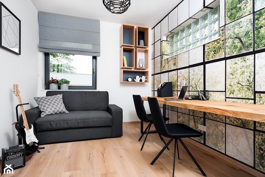 dom na Woli Justowskiej / projekt Avocado - Małe w osobnym pomieszczeniu z sofą białe biuro, styl minimalistyczny - zdjęcie od Mateusz Torbus / Fotograf