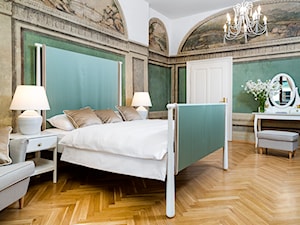 Apartamenty FRESCO w Krakowie - Duża biała sypialnia, styl nowoczesny - zdjęcie od Mateusz Torbus / Fotograf