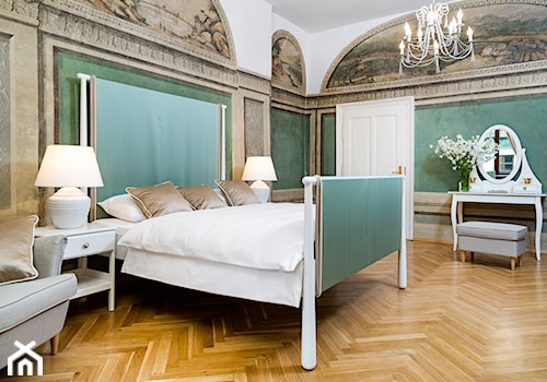 Apartamenty FRESCO w Krakowie - Duża biała sypialnia, styl nowoczesny - zdjęcie od Mateusz Torbus / Fotograf