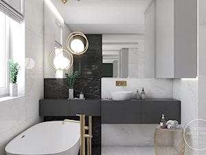 Mieszkanie w stylu nowojorskim ze złotymi dodatkami - Mała z lustrem z marmurową podłogą z punktowym oświetleniem łazienka z oknem, styl glamour - zdjęcie od DEZEEN ARCHITEKCI Natalia Pęcka