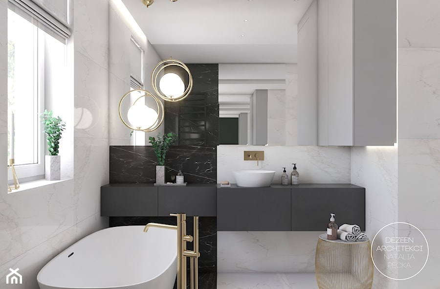 Mieszkanie w stylu nowojorskim ze złotymi dodatkami - Mała z lustrem z marmurową podłogą z punktowym oświetleniem łazienka z oknem, styl glamour - zdjęcie od DEZEEN ARCHITEKCI Natalia Pęcka