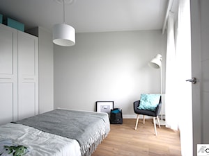 Mieszkanie na Zawadach w stylu skandynawskim - Średnia szara sypialnia, styl skandynawski - zdjęcie od AFormA Architektura Wnętrz