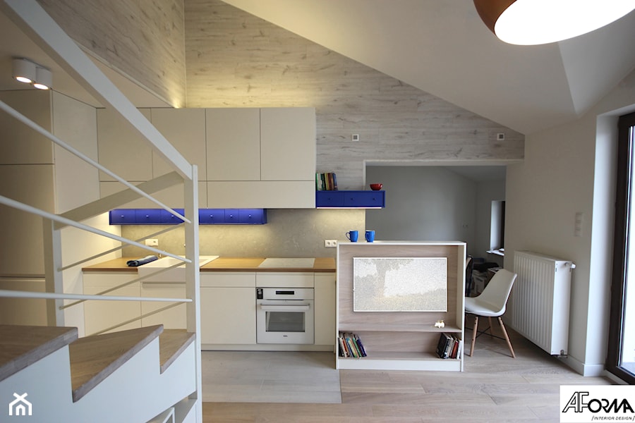 Mieszkanie w stylu skandynawskm - Mała otwarta z salonem beżowa biała z zabudowaną lodówką z nablatowym zlewozmywakiem kuchnia jednorzędowa, styl skandynawski - zdjęcie od AFormA Architektura Wnętrz