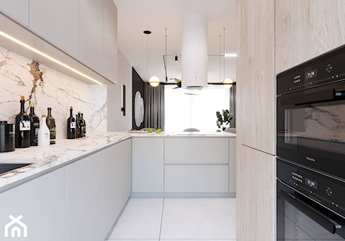 Wygodny apartament dla rodziny 2+2 - Średnia otwarta biała z zabudowaną lodówką z podblatowym zlewozmywakiem kuchnia w kształcie litery g z marmurem nad blatem kuchennym, styl nowoczesny - zdjęcie od kaim.work