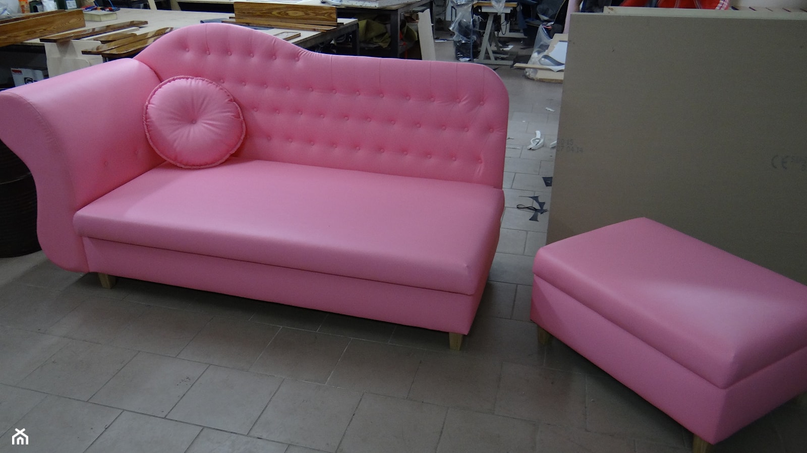 sofa z pufą - zdjęcie od Mariusz Pietrzyk 4 - Homebook