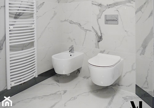 ALL IN WHITE - Mała z marmurową podłogą łazienka, styl minimalistyczny - zdjęcie od Monika Idzikowska Wnętrza