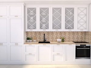Kuchnia w stylu klasycznym - Mała otwarta z salonem biała z zabudowaną lodówką z podblatowym zlewozmywakiem kuchnia jednorzędowa z oknem, styl tradycyjny - zdjęcie od Inny wymiar studio projektowania wnętrz