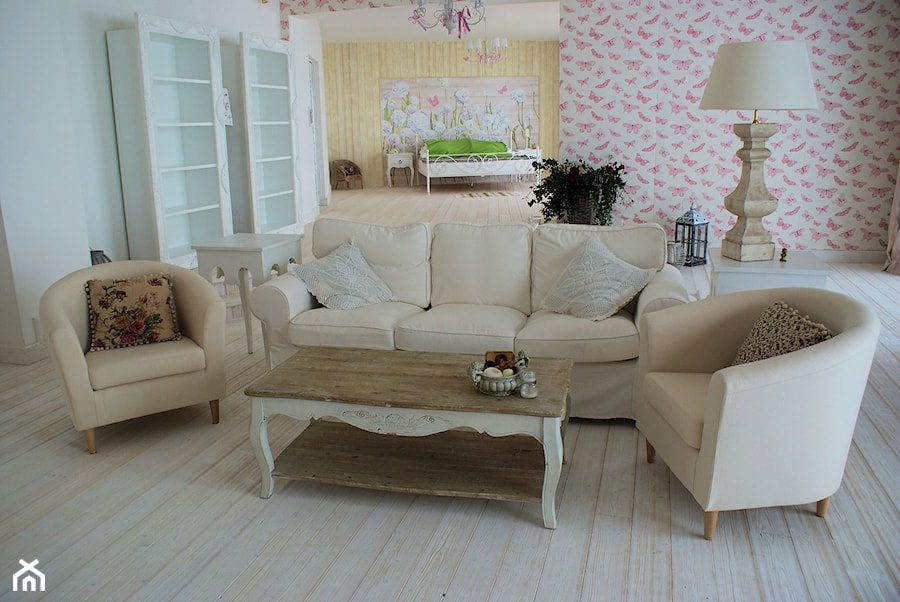 Apartament romantyczny - Mały biały salon, styl tradycyjny - zdjęcie od Aleksandra Bronszewska