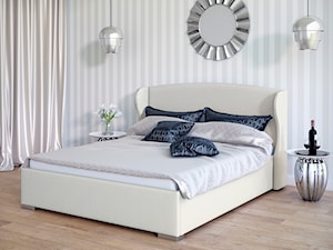 Mała biała szara sypialnia, styl glamour - zdjęcie od senpo.pl – łóżka, materace, stelaże