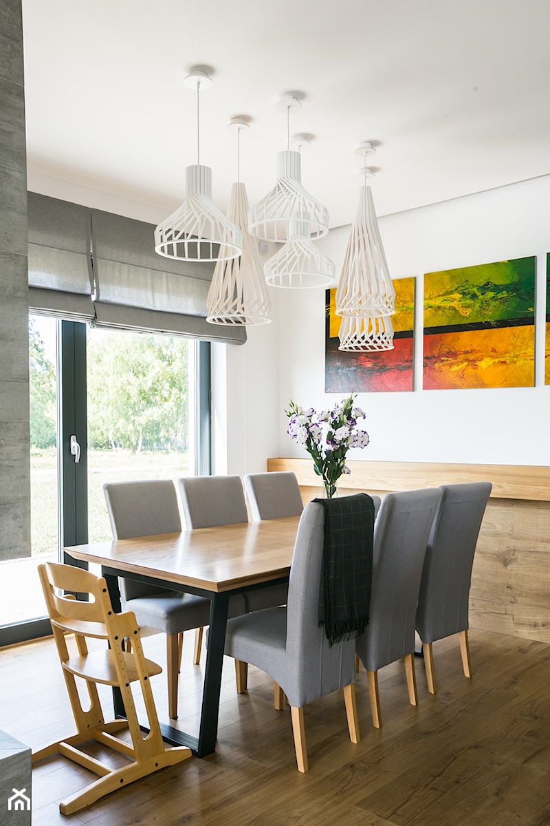 Dom w Bugaju - Średnia biała jadalnia jako osobne pomieszczenie, styl nowoczesny - zdjęcie od Pracownia Projektowa Małgorzata Roszczewska