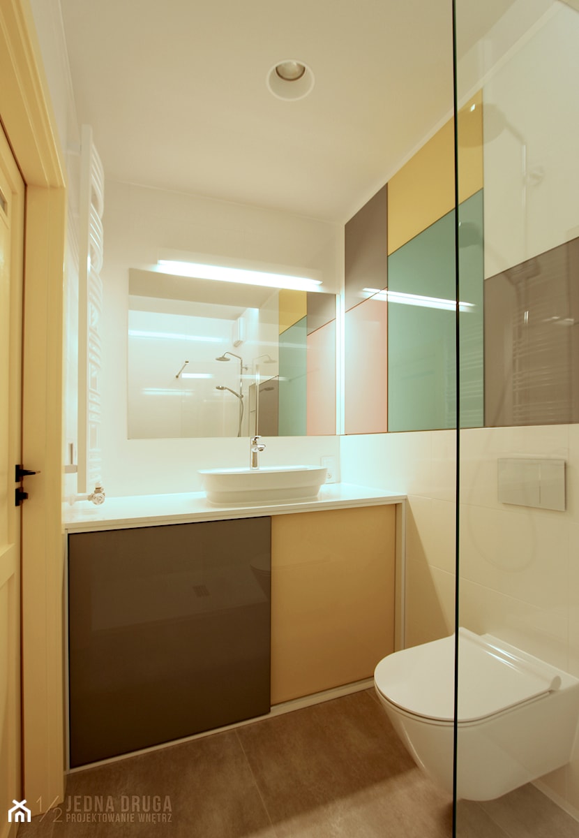 Mieszkanie pod wynajem, Oliwa - realizacja - Mała bez okna z lustrem z punktowym oświetleniem łazienka, styl nowoczesny - zdjęcie od JEDNA DRUGA