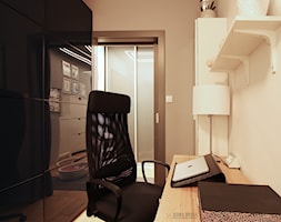 Mieszkanie, Gdańsk Wrzeszcz - Duża beżowa biała z biurkiem sypialnia, styl nowoczesny - zdjęcie od JEDNA DRUGA - Homebook