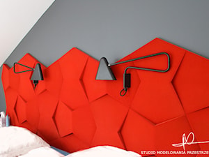mięciutkia ściana za łóżkiem - zdjęcie od Studio Modelowania Przestrzeni