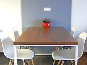 przytulnie i nowocześnie - Mała niebieska szara jadalnia jako osobne pomieszczenie, styl nowoczesny - zdjęcie od Studio Modelowania Przestrzeni