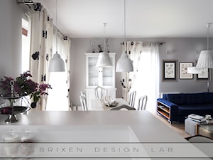 Widok kuchni na jadalnię i salon - zdjęcie od BXN_design_lab