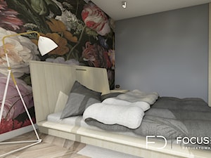 PROJEKT SYPIALNI Z GARDEROBĄ - Średnia szara sypialnia, styl nowoczesny - zdjęcie od Focus Design
