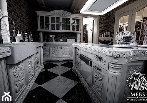 Ekskluzywne kuchnie rzeźbione luksusowe białe meble unikatowe wnętrza - zdjęcie od MebS / MEBLE GDAŃSKIE - Pracownia Rzeźbiarska