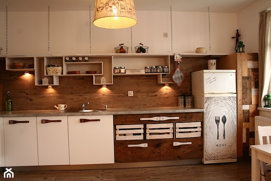 Kuchnia Scalinatella - Duża otwarta z kamiennym blatem beżowa z nablatowym zlewozmywakiem kuchnia jednorzędowa, styl rustykalny - zdjęcie od ArchLine