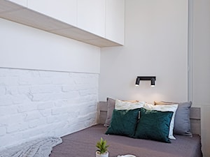 Białystok | Centrum | Projekt inwestycyjny - podział mieszkań na mikrokawalerki - Mała biała sypialn ... - zdjęcie od "TWORZYWO" Warsztat Architektury Wnętrz