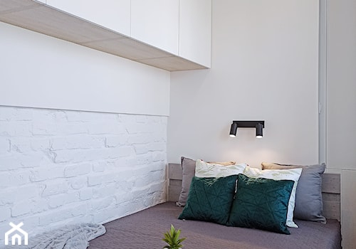 Białystok | Centrum | Projekt inwestycyjny - podział mieszkań na mikrokawalerki - Mała biała sypialnia, styl industrialny - zdjęcie od "TWORZYWO" Warsztat Architektury Wnętrz