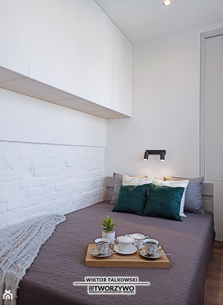 Białystok | Centrum | Projekt inwestycyjny - podział mieszkań na mikrokawalerki - Mała biała sypialnia, styl industrialny - zdjęcie od "TWORZYWO" Warsztat Architektury Wnętrz - Homebook