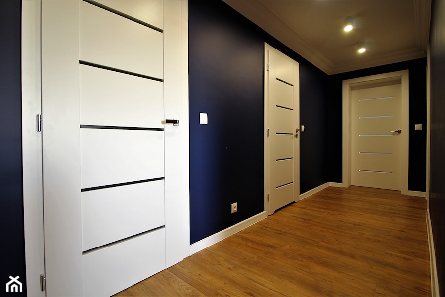 Długa Apartament - Duży niebieski hol / przedpokój - zdjęcie od OPEN HOUSE INVEST