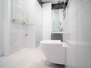 Dwupoziomowe na Długiej - Średnia bez okna z punktowym oświetleniem łazienka, styl nowoczesny - zdjęcie od OPEN HOUSE INVEST