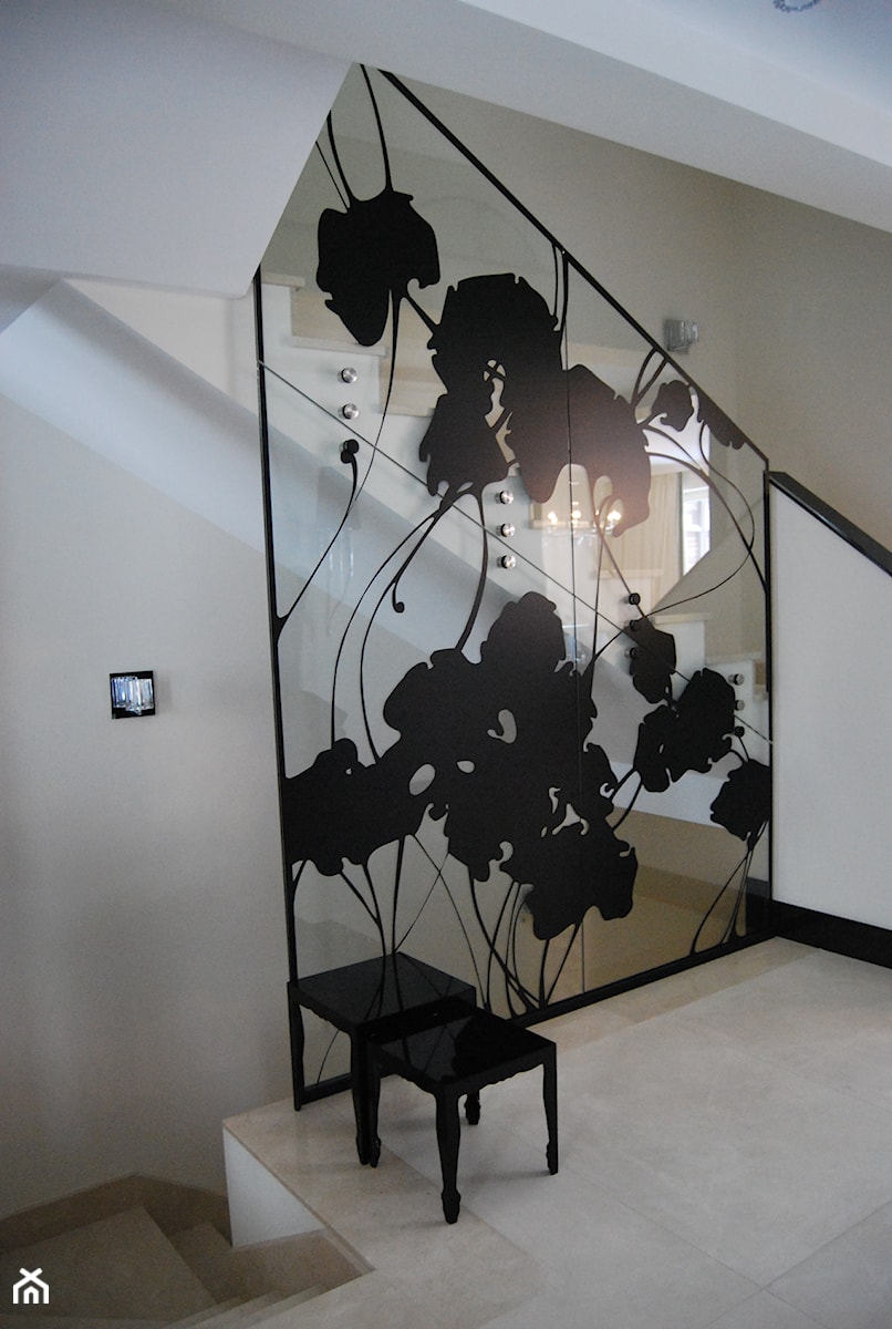 Balustrada szklana dekoracyjna z abstrakcyjnym wzorem graficznym - zdjęcie od BELUGLASS