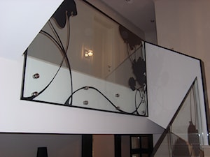 Balustrada szklana z grafiką na rotulach
