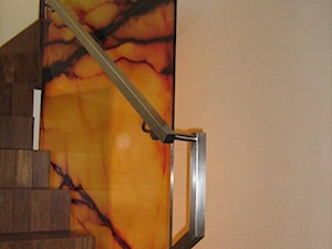 Schody: balustrada szklana z grafiką
