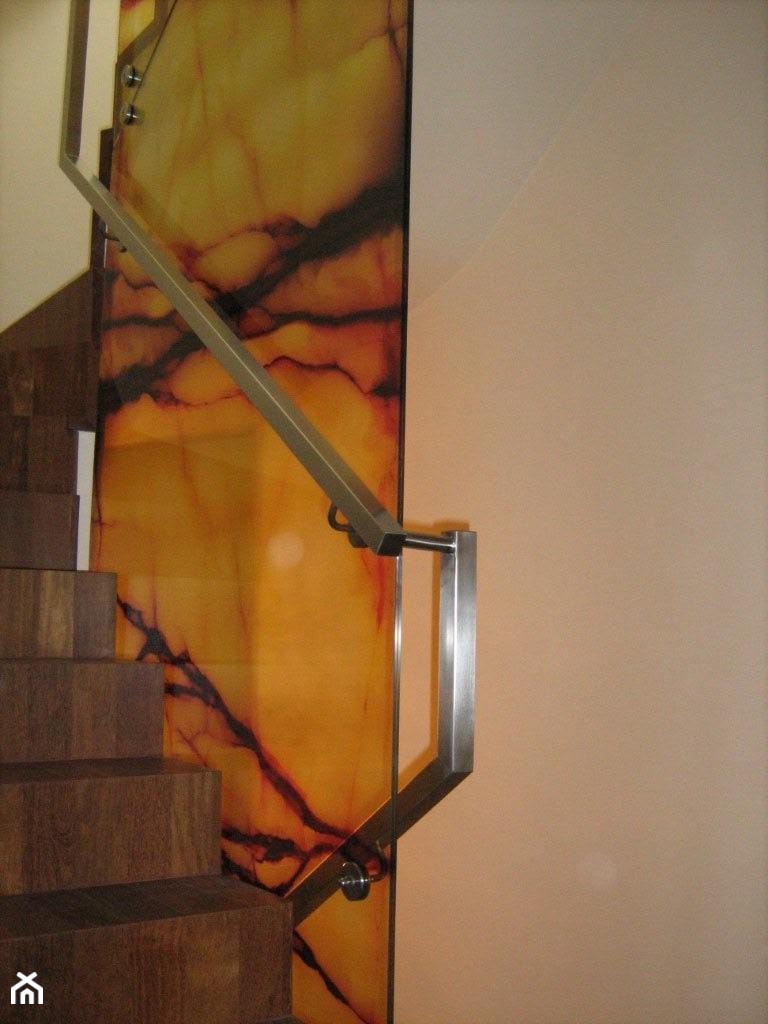 Balustrada szklana z grafiką kamienia - zdjęcie od BELUGLASS - Homebook