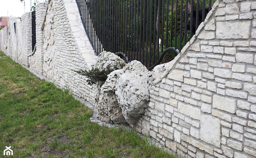 ogrodzenie kamienne - zdjęcie od digstudio