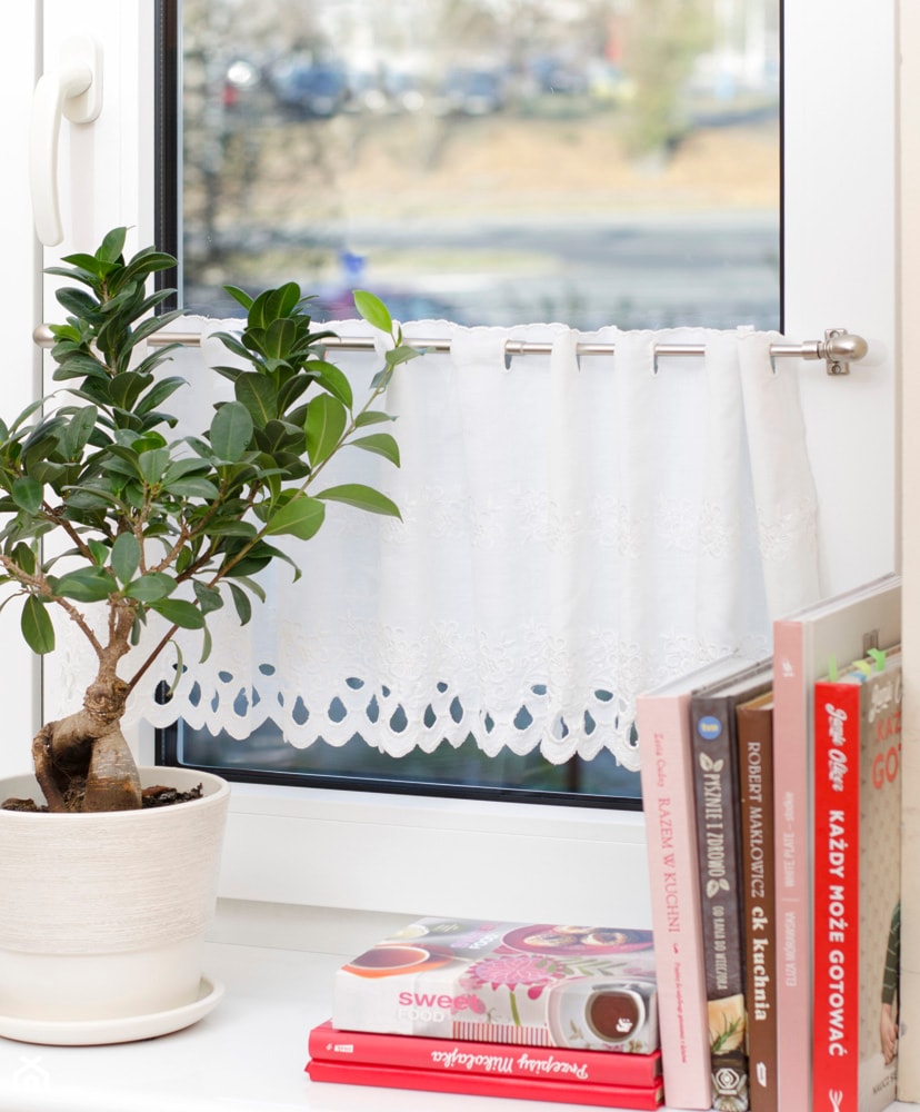 Aranżacje - Mała zamknięta biała kuchnia jednorzędowa z oknem, styl tradycyjny - zdjęcie od MARDOM HOME - Homebook
