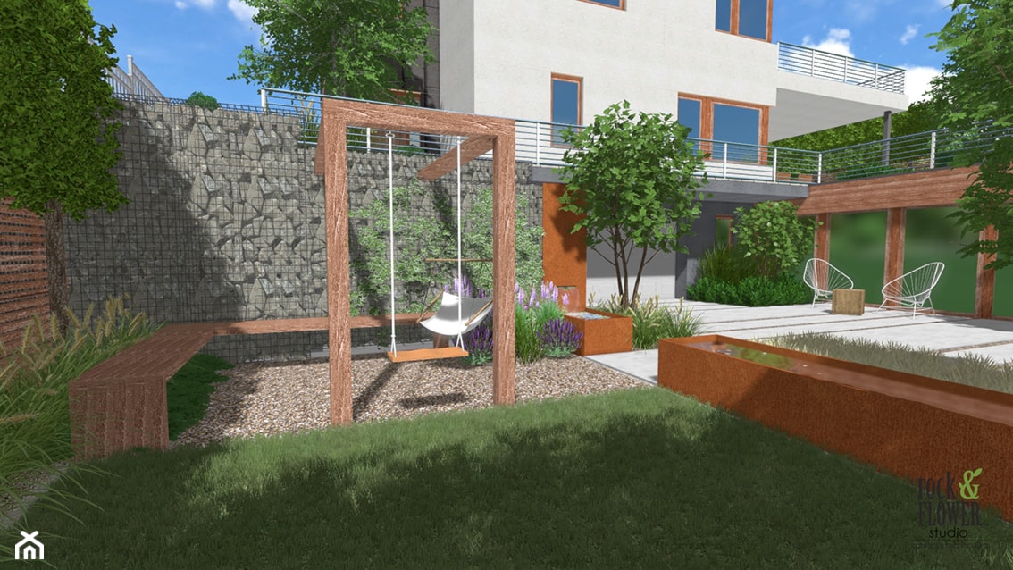 Ogród na dwóch poziomach - Średni ogród w stylu skandynawskim przed domem z huśtawką - zdjęcie od Rock&Flower studio - Homebook