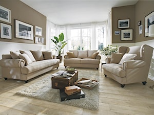 Stwórz stylowy salon z sofami Chelsea PRIMAVERA FURNITURE - Średni beżowy biały salon, styl glamour - zdjęcie od Primavera Furniture