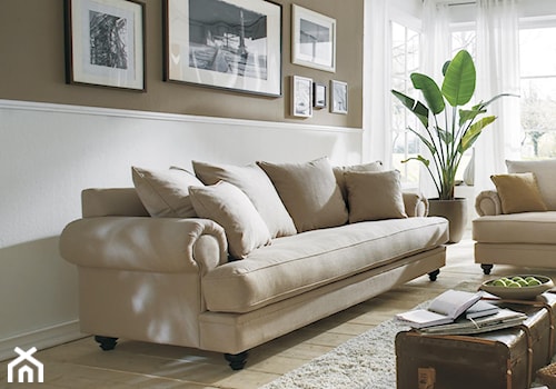 Stwórz stylowy salon z sofami Chelsea PRIMAVERA FURNITURE - Mały brązowy szary salon, styl glamour - zdjęcie od Primavera Furniture
