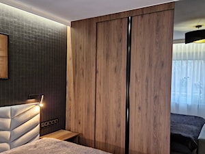 sypialnia z wbudowaną garderobą - zdjęcie od Art Strefa