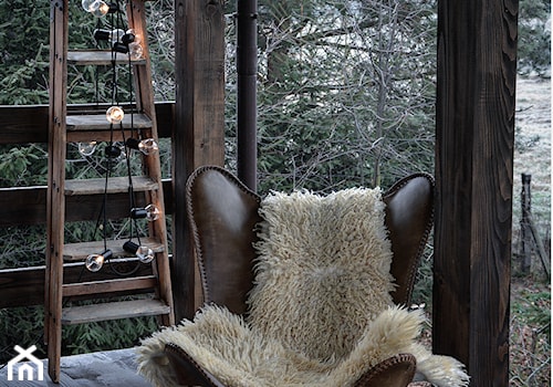Forest in home - Średni z meblami ogrodowymi taras rustykalny z tyłu domu - zdjęcie od bogusias_dream