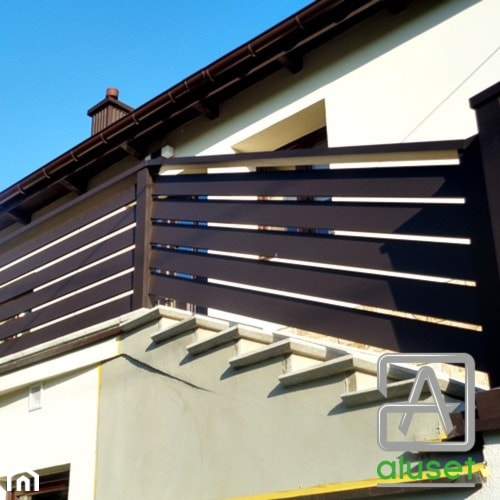 Balustrada aluminiowa - ciemny brąz - zdjęcie od www.balustradyzaluminium.pl